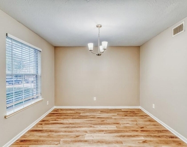 6207 Winter Oak Street - Photo Thumbnail 4