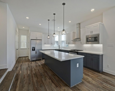 1537 W 24th Street - Photo Thumbnail 5
