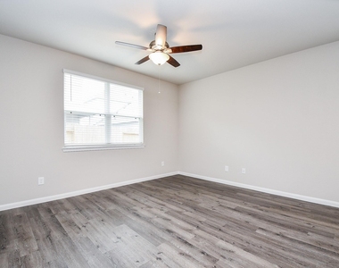 22115 Imperious Parkway - Photo Thumbnail 9