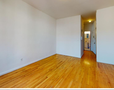 East 90th Street - Photo Thumbnail 3