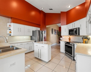 14122 Newcastle Avenue - Photo Thumbnail 21