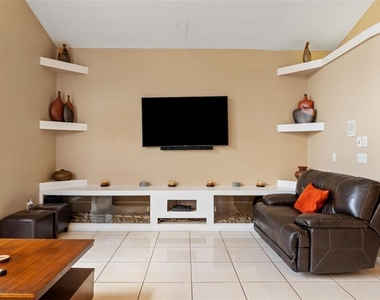 14122 Newcastle Avenue - Photo Thumbnail 30