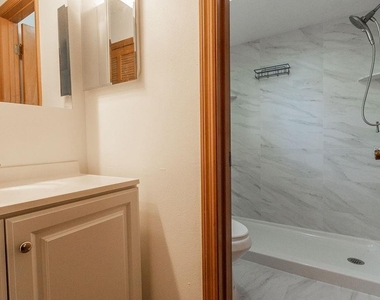 919 E Michigan Avenue - Photo Thumbnail 10