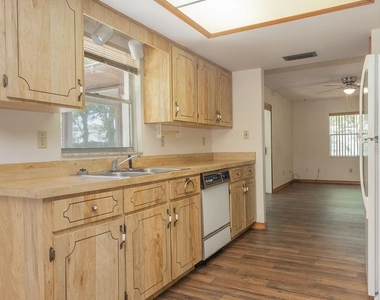 919 E Michigan Avenue - Photo Thumbnail 5
