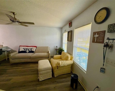 204 Gladiola Court - Photo Thumbnail 2