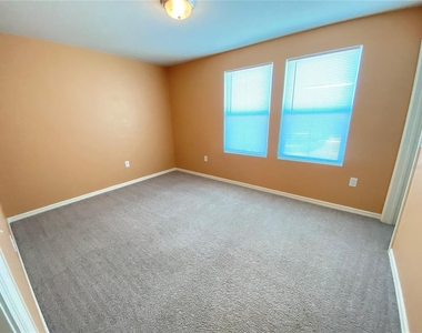 204 Gladiola Court - Photo Thumbnail 16
