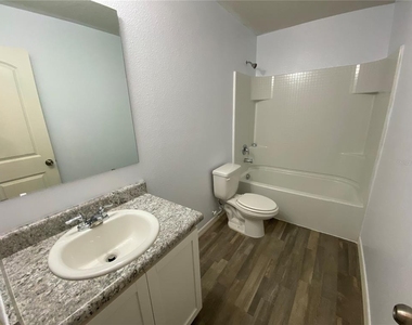 204 Gladiola Court - Photo Thumbnail 15