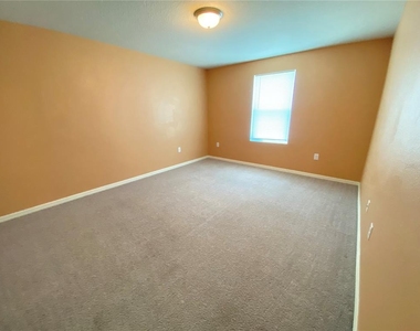 204 Gladiola Court - Photo Thumbnail 9
