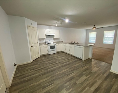 204 Gladiola Court - Photo Thumbnail 5