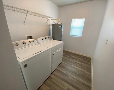 204 Gladiola Court - Photo Thumbnail 21