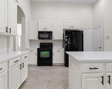 31421 Anniston Drive - Photo Thumbnail 10