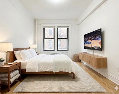 326 East 58th Street - Photo Thumbnail 2