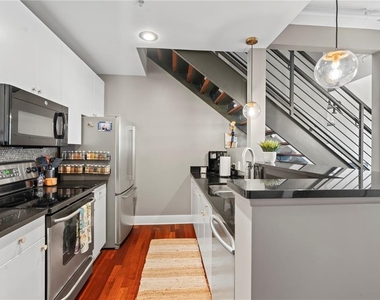 1501 Doyle Carlton Drive - Photo Thumbnail 9