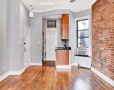 Mott street - Photo Thumbnail 1