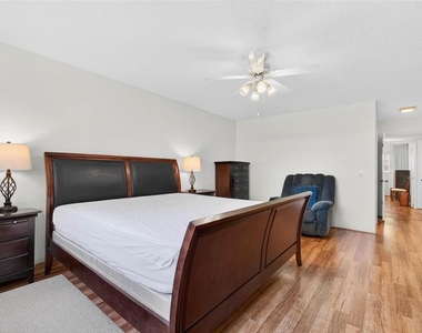 2440 World Parkway Boulevard - Photo Thumbnail 13