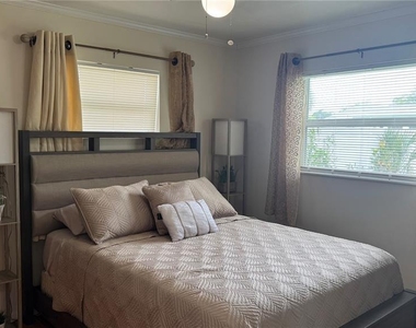 9652 Commodore Drive - Photo Thumbnail 8