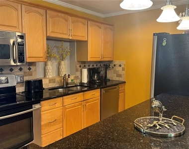 9652 Commodore Drive - Photo Thumbnail 3