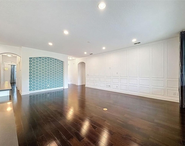 10701 Laurel Vista Way - Photo Thumbnail 23