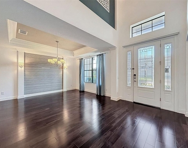 10701 Laurel Vista Way - Photo Thumbnail 9