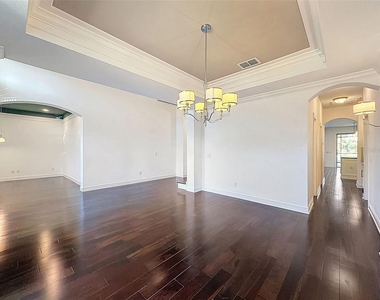 10701 Laurel Vista Way - Photo Thumbnail 16
