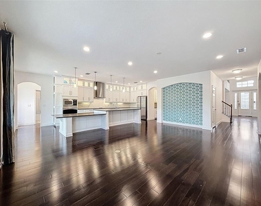 10701 Laurel Vista Way - Photo Thumbnail 24