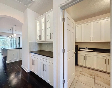 10701 Laurel Vista Way - Photo Thumbnail 17