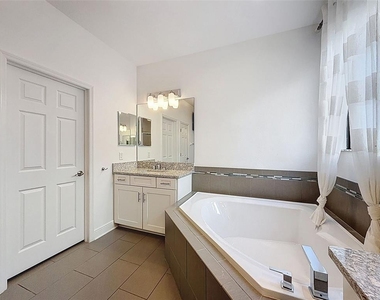 10701 Laurel Vista Way - Photo Thumbnail 44