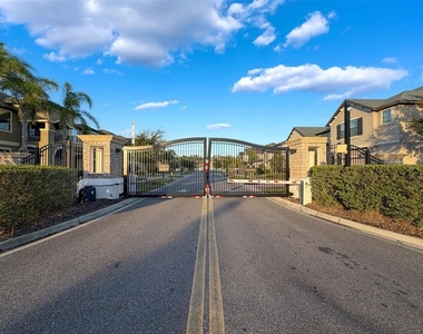 10701 Laurel Vista Way - Photo Thumbnail 5