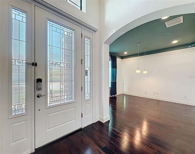 10701 Laurel Vista Way - Photo Thumbnail 10