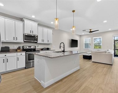 8128 Muddy Pines Place - Photo Thumbnail 9