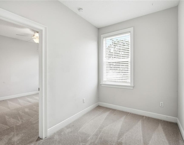 2411 W Fig Street - Photo Thumbnail 10