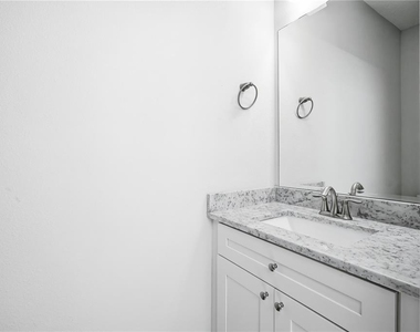 2411 W Fig Street - Photo Thumbnail 4