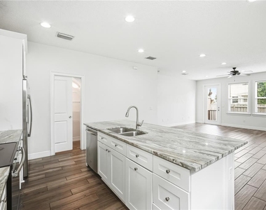 2411 W Fig Street - Photo Thumbnail 8