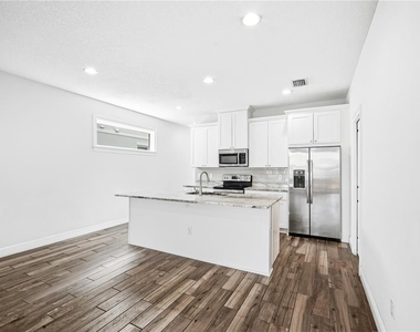 2411 W Fig Street - Photo Thumbnail 7