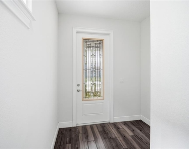 2411 W Fig Street - Photo Thumbnail 3