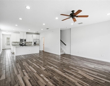 2411 W Fig Street - Photo Thumbnail 6