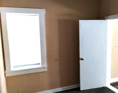 418 E Amelia Avenue - Photo Thumbnail 8