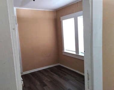 418 E Amelia Avenue - Photo Thumbnail 9