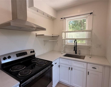 905 Jones Street - Photo Thumbnail 19