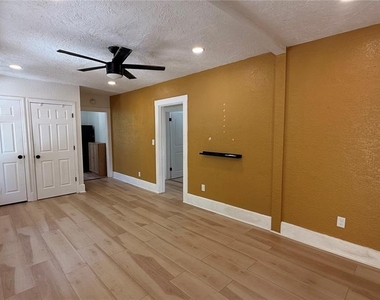 905 Jones Street - Photo Thumbnail 8