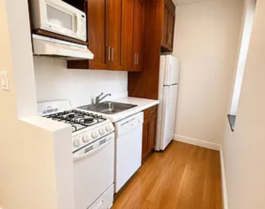 1680 York Avenue - Photo Thumbnail 2