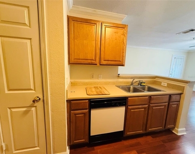 18557 Bridle Club Drive - Photo Thumbnail 6
