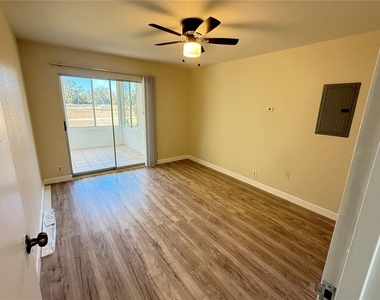 101 Cambridge Trail - Photo Thumbnail 12