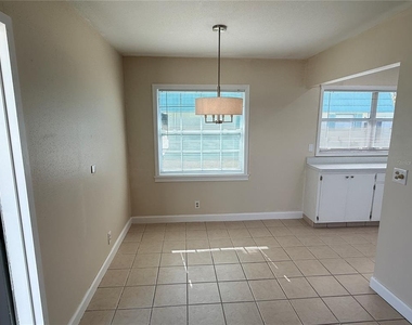 101 Cambridge Trail - Photo Thumbnail 7