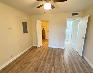 101 Cambridge Trail - Photo Thumbnail 16