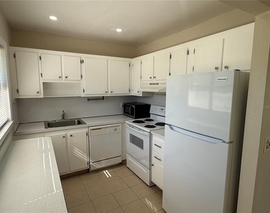 101 Cambridge Trail - Photo Thumbnail 5
