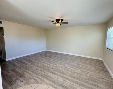 101 Cambridge Trail - Photo Thumbnail 10