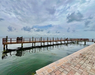 5111 Coquina Key Drive Se - Photo Thumbnail 23