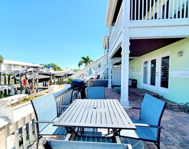 5111 Coquina Key Drive Se - Photo Thumbnail 18