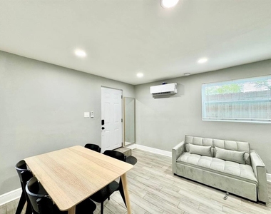1803 E Frierson Avenue - Photo Thumbnail 7
